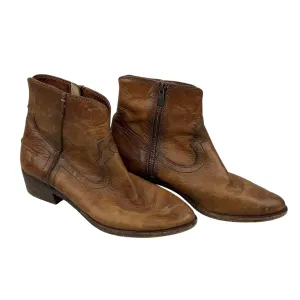 Boots Designer By Frye In Brown, Size: 7.5