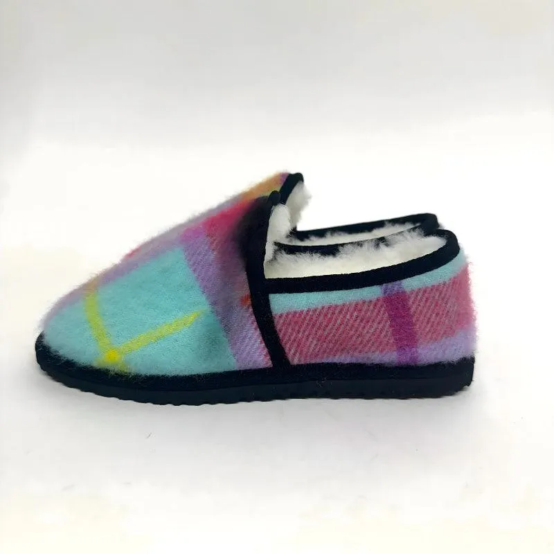 Classic Plaid Fleece Slippers – Cozy Comfort for Chilly Days