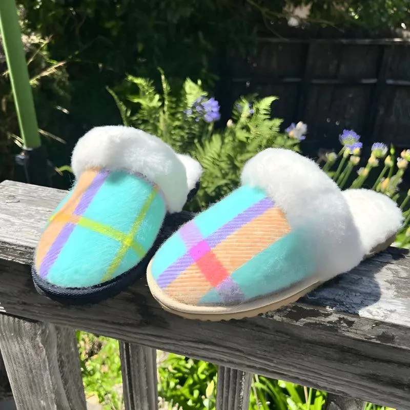 Classic Plaid Fleece Slippers – Cozy Comfort for Chilly Days