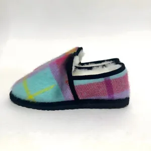 Classic Plaid Fleece Slippers – Cozy Comfort for Chilly Days