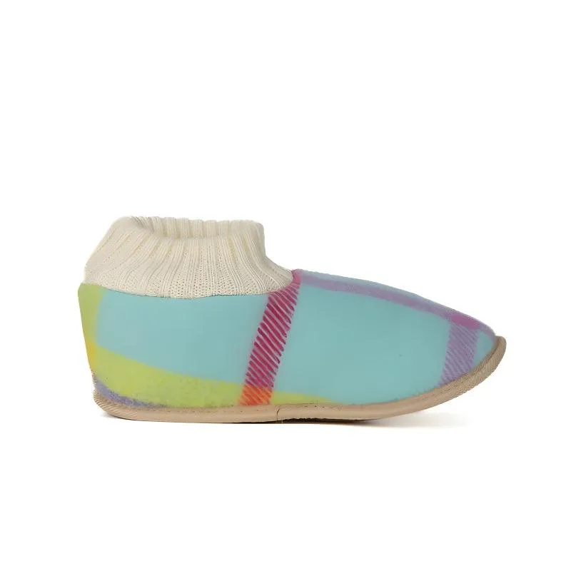 Classic Plaid Fleece Slippers – Cozy Comfort for Chilly Days