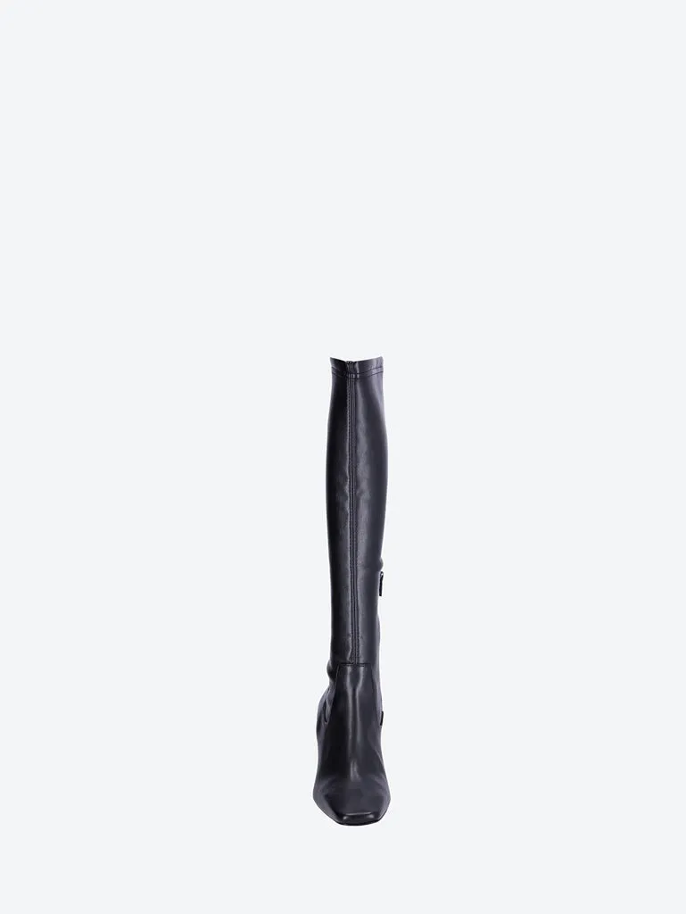 Metal bridge stretch boots