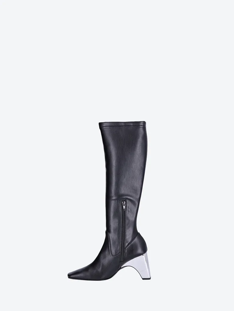 Metal bridge stretch boots