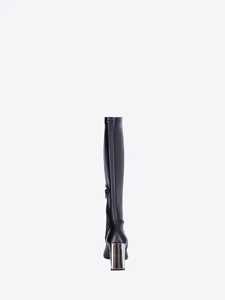 Metal bridge stretch boots