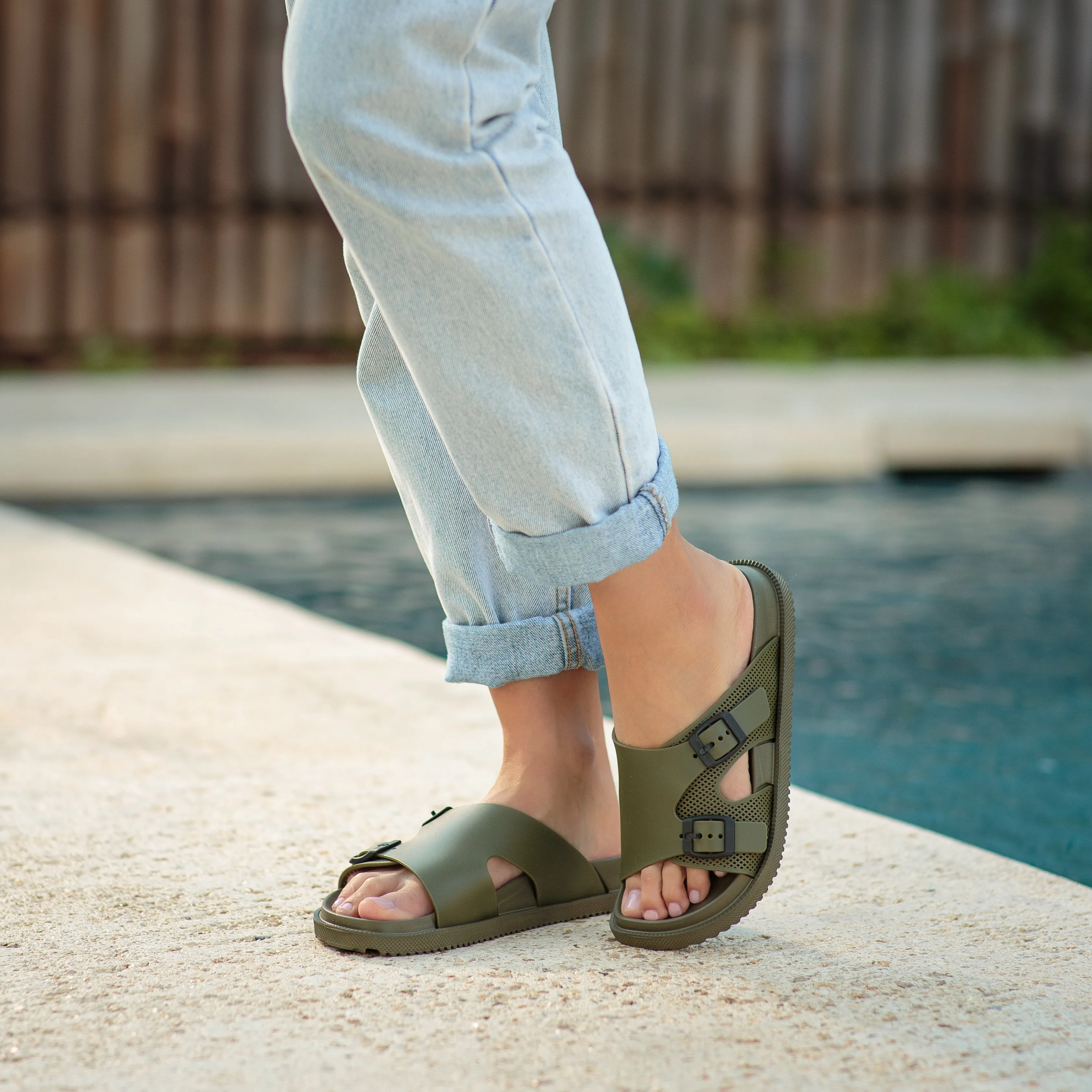 Plaka Landslide Recovery Sandals | Amazonas