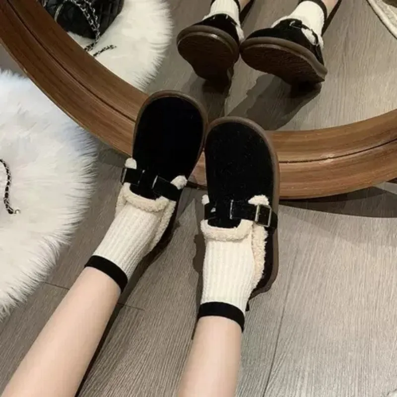 PLUSHY I ADJUSTABLE FLEECE-LINED SLIPPERS
