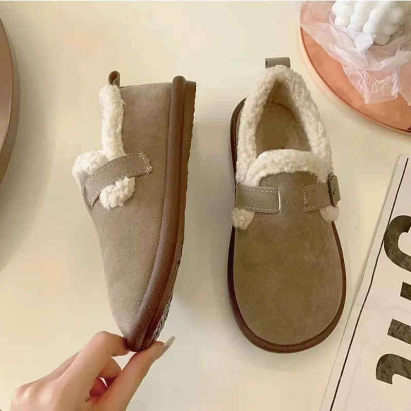 PLUSHY I ADJUSTABLE FLEECE-LINED SLIPPERS